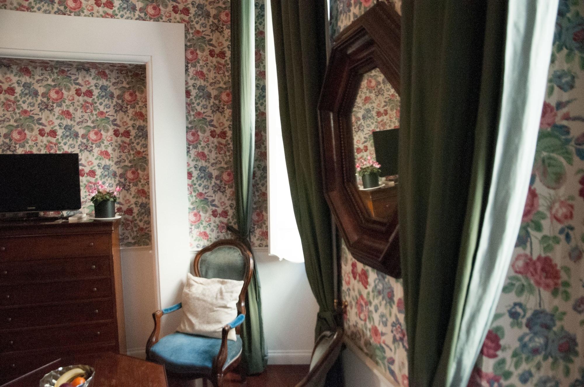 Relais Teatro Argentina 2*